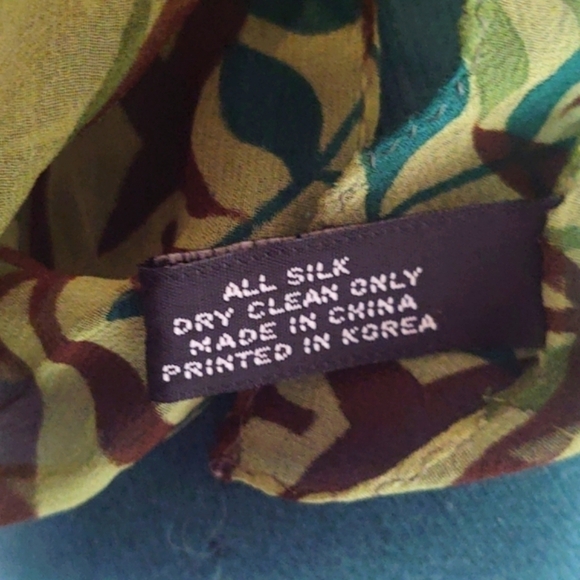 Kenneth Cole Botanical Print Green Silk Scarf - Picture 8 of 9